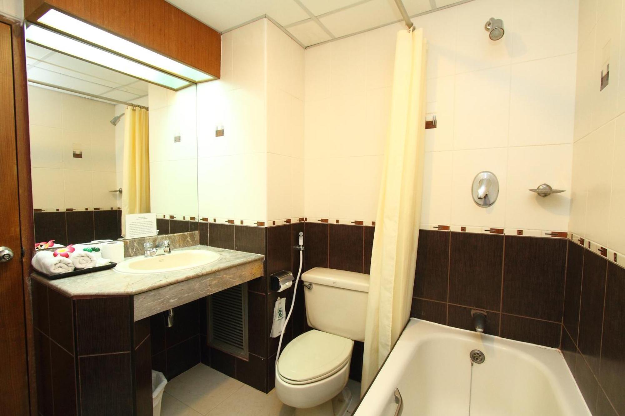 Silom Avenue Inn Bangkok Extérieur photo