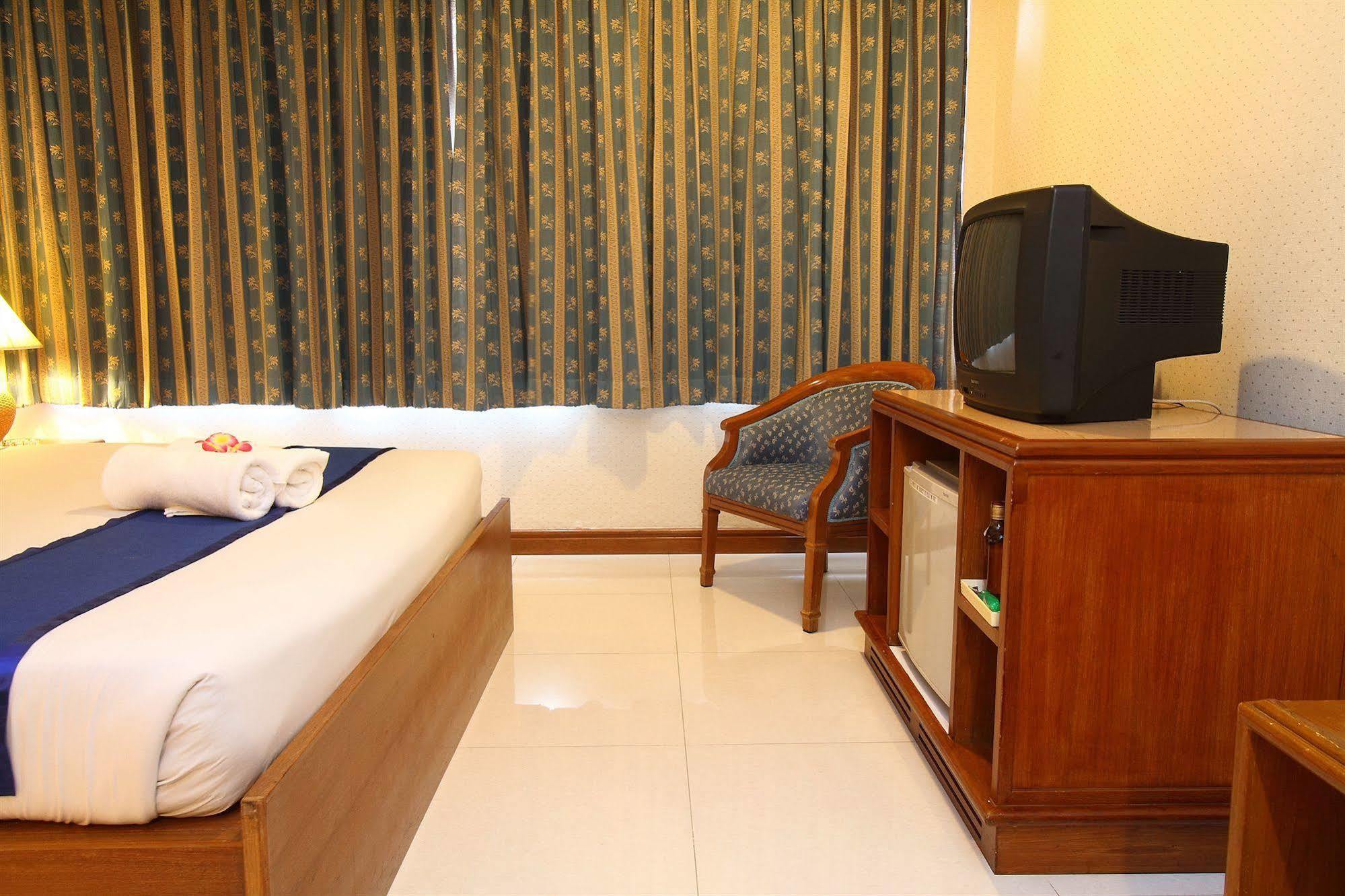 Silom Avenue Inn Bangkok Extérieur photo